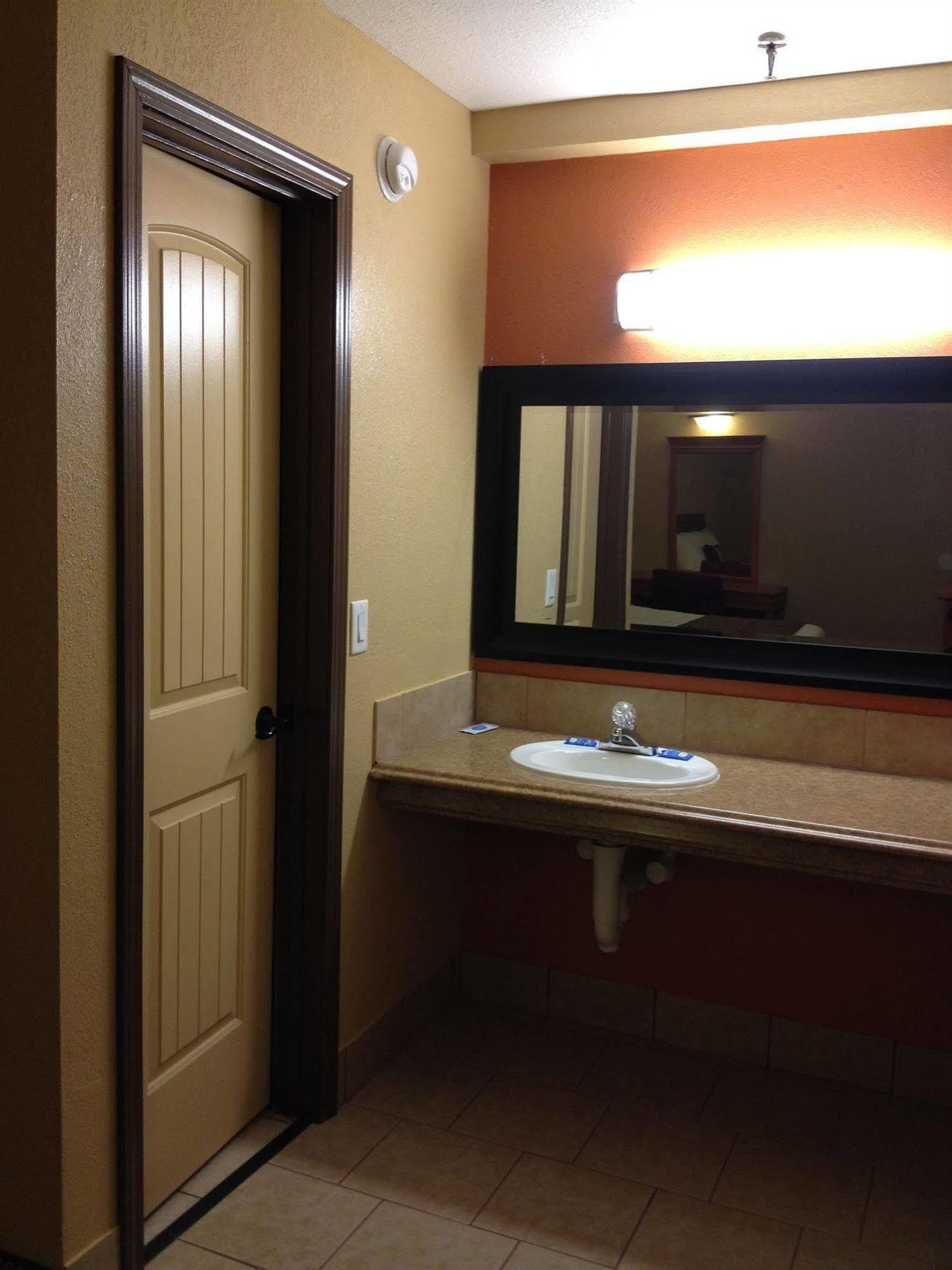 Economy Express Inn Henryetta Экстерьер фото