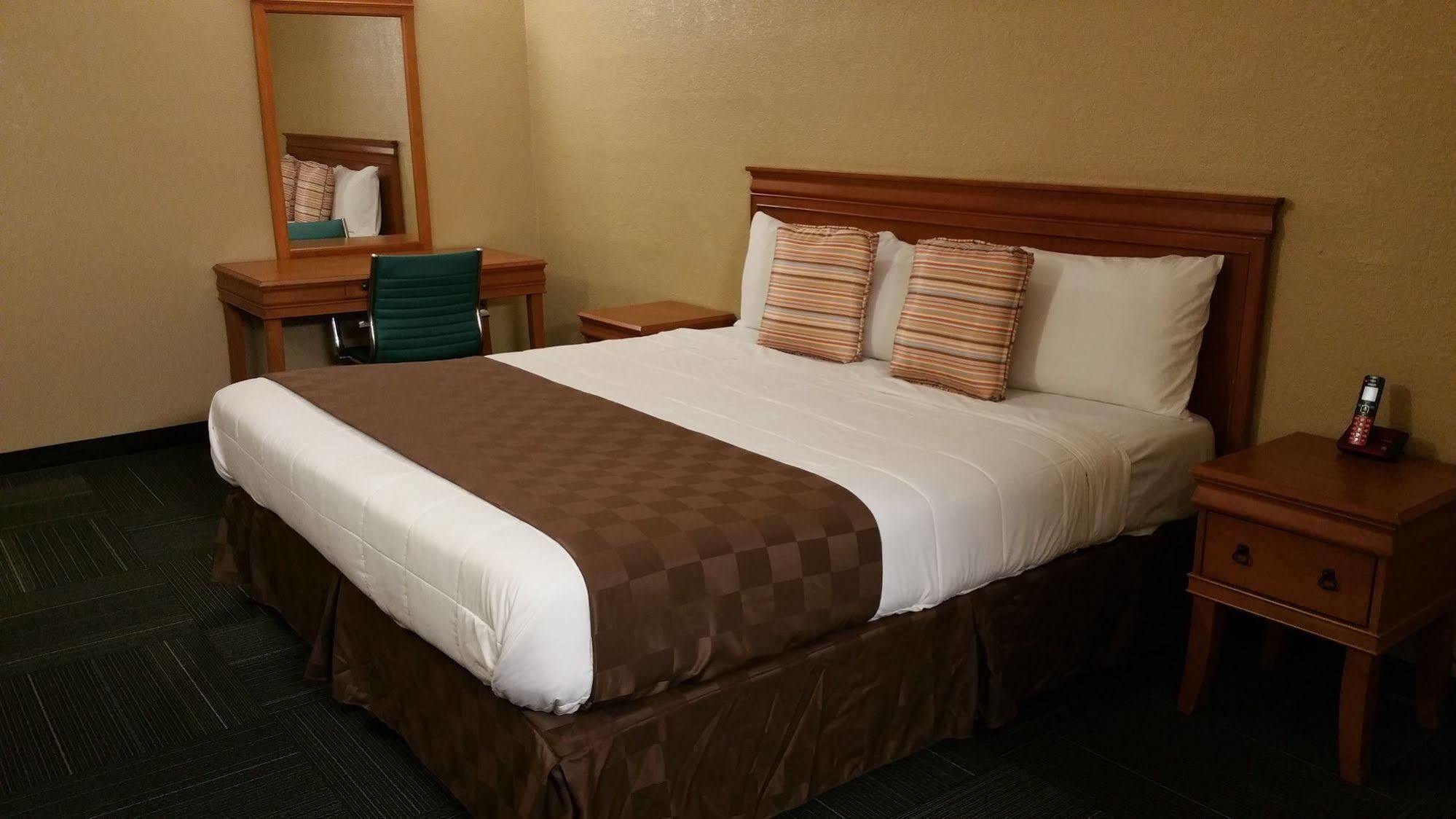 Economy Express Inn Henryetta Экстерьер фото