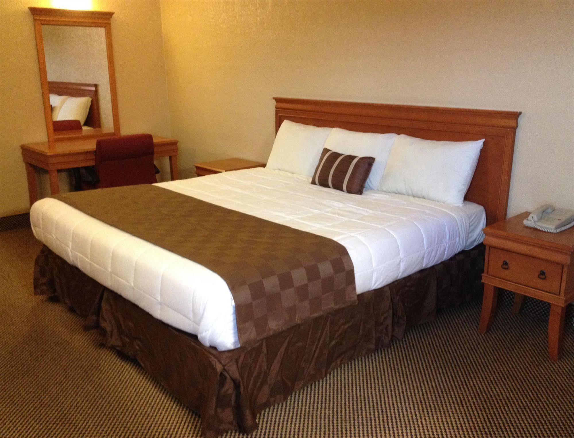 Economy Express Inn Henryetta Экстерьер фото