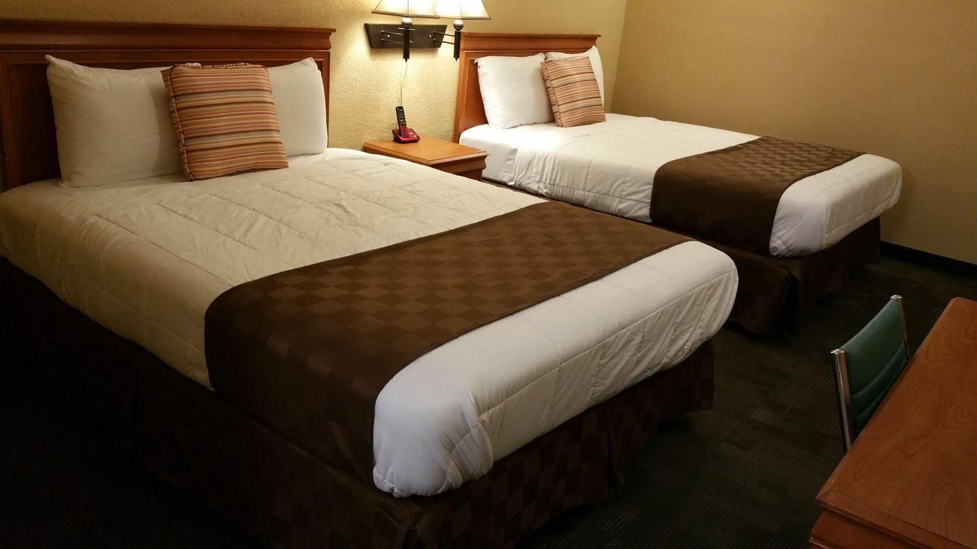Economy Express Inn Henryetta Экстерьер фото