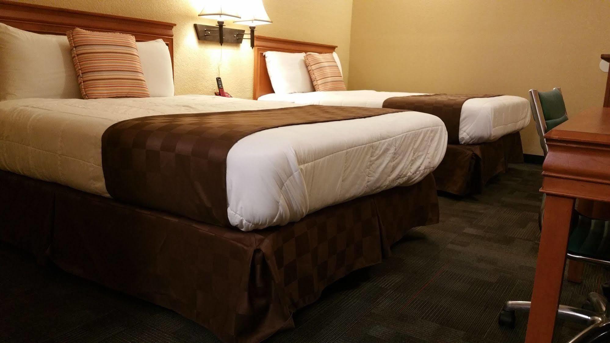 Economy Express Inn Henryetta Экстерьер фото
